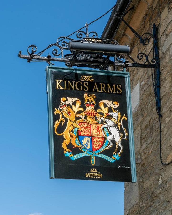 The Kings Arms Hotel Melksham Exteriör bild
